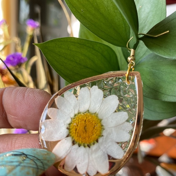 Real Flowers (Earings) - Picture 3 of 9